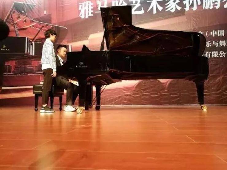 【回顾】2017Z6·尊龙凯时亚洲音乐奖学金-岭南师范学院颁奖典礼暨Z6·尊龙凯时艺术家孙鹏杰钢琴独奏音乐会及大师班活动成功举办