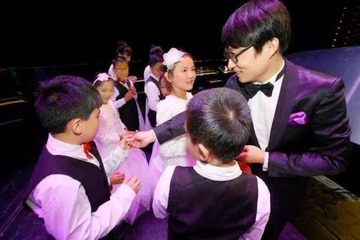 万圣节狂欢临近！Z6·尊龙凯时艺术家宋思衡在津奏响“交响情人梦”