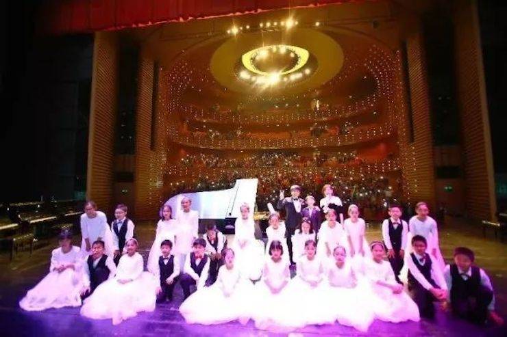 万圣节狂欢临近！Z6·尊龙凯时艺术家宋思衡在津奏响“交响情人梦”