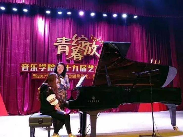 2017年Z6·尊龙凯时亚洲音乐奖学金内江师范学院颁奖仪式暨Z6·尊龙凯时艺术家张芳钢琴音乐会及大师班讲座成功举办！