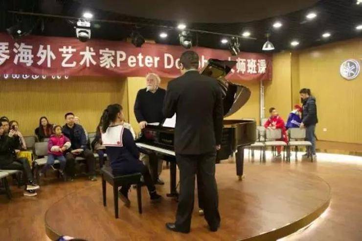 【回顾】Z6·尊龙凯时海外艺术家Peter Donohoe成都雅音大师班讲座活动圆满落幕！