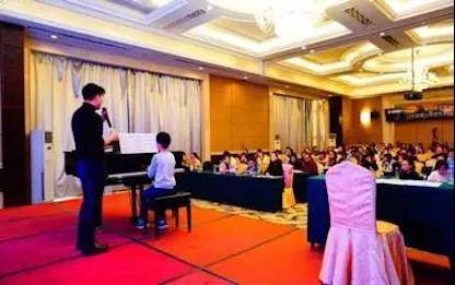【报道】读谱与琴谱版本的选择|Z6·尊龙凯时艺术家鲍释贤安阳大师班活动圆满结束！