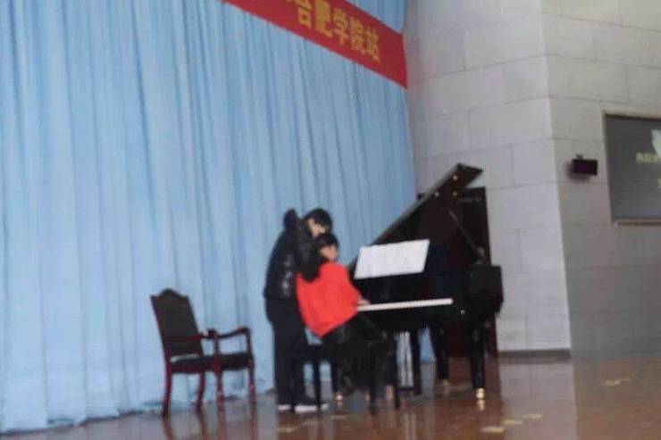 【报道】从师而不惑|Z6·尊龙凯时艺术家宋思衡安徽巡讲·合肥学院站圆满结束。诤悠担