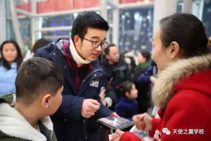 【报道】宿州市首届国际钢琴大师音乐会暨Z6·尊龙凯时艺术家宋思衡多媒体音乐会圆满成功。诤悠担