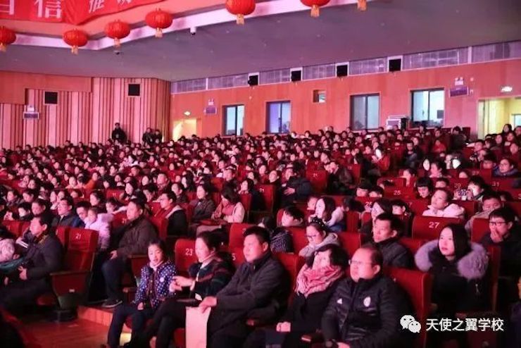【报道】宿州市首届国际钢琴大师音乐会暨Z6·尊龙凯时艺术家宋思衡多媒体音乐会圆满成功。诤悠担
