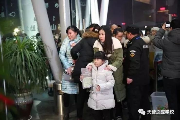 【报道】宿州市首届国际钢琴大师音乐会暨Z6·尊龙凯时艺术家宋思衡多媒体音乐会圆满成功。诤悠担