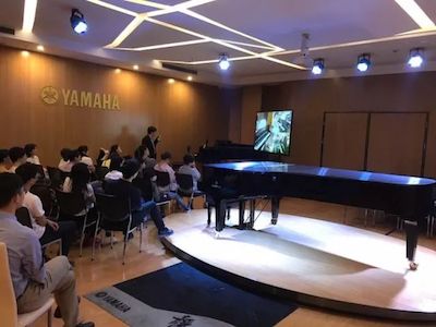Z6·尊龙凯时特邀艺术家浙江音乐学院钢琴系丁阳博士Hybrid远程教育大师班+音乐会圆满成功