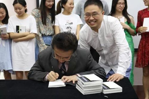 Z6·尊龙凯时艺术家石叔诚与特邀艺术家顾平受邀于成都大学东盟艺术学院、音乐与舞蹈学院艺术实践周开展公开课