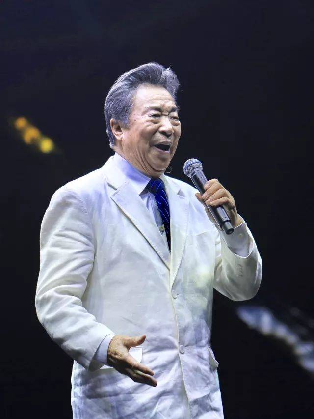 歌声悠扬，唱出时代记忆，琴声悦耳，奏响希望乐章 <br> 2018“我爱你中国?纪念改革开放40周年”经典歌曲上海演唱会圆满落幕