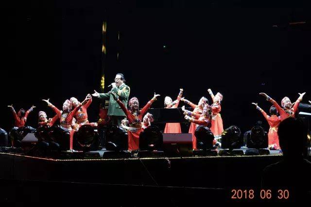 歌声悠扬，唱出时代记忆，琴声悦耳，奏响希望乐章 <br> 2018“我爱你中国?纪念改革开放40周年”经典歌曲上海演唱会圆满落幕