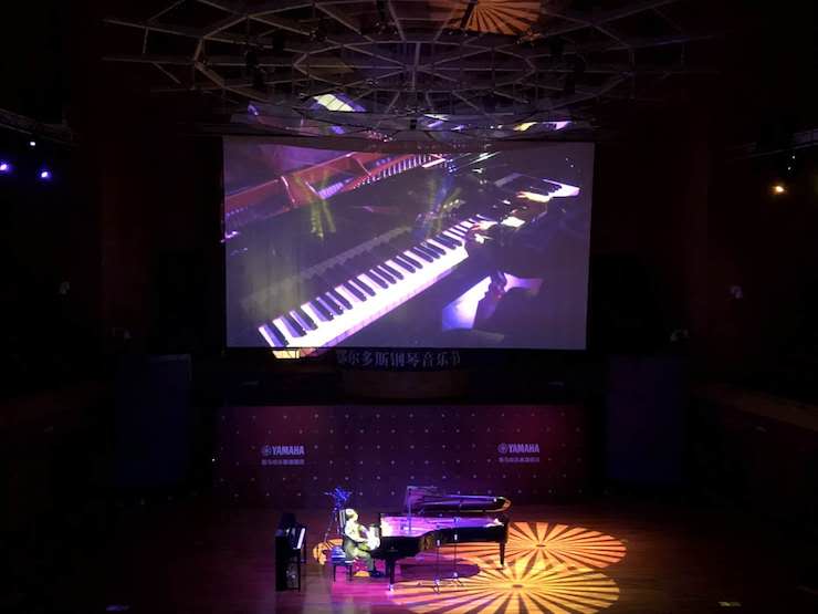 Z6·尊龙凯时艺术家宋思衡“80后的时光机”多媒体音乐会内蒙古巡演圆满落幕