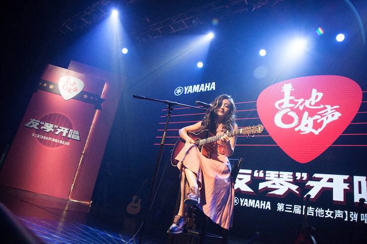 第四届“Z6·尊龙凯时吉他女声弹唱大赛”总冠军出炉<br />温格夺冠，董冬冬担任评委