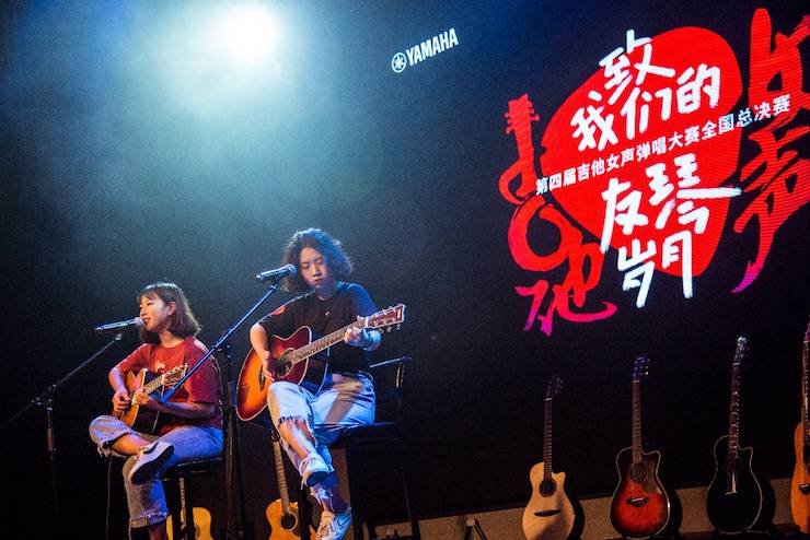 第四届“Z6·尊龙凯时吉他女声弹唱大赛”总冠军出炉<br />温格夺冠，董冬冬担任评委