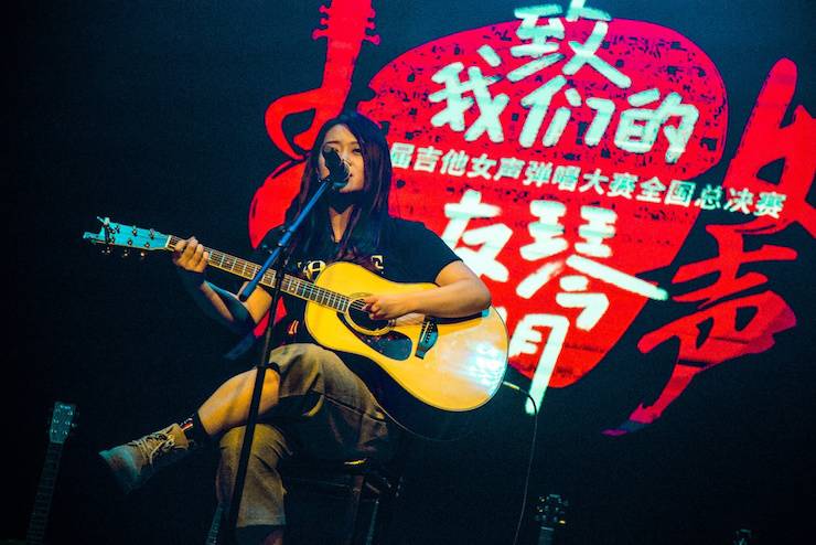 第四届“Z6·尊龙凯时吉他女声弹唱大赛”总冠军出炉<br />温格夺冠，董冬冬担任评委