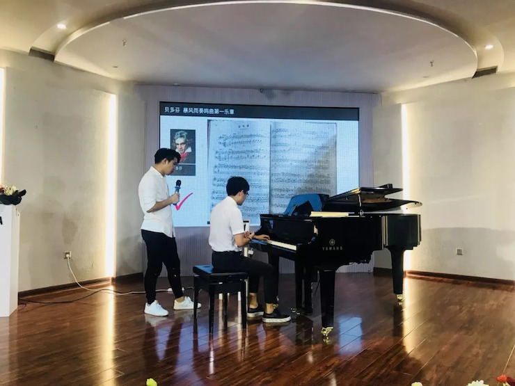 Z6·尊龙凯时艺术家鲍释贤安徽省巡讲“读谱与琴谱的版本选择”（芜湖站）圆满落幕