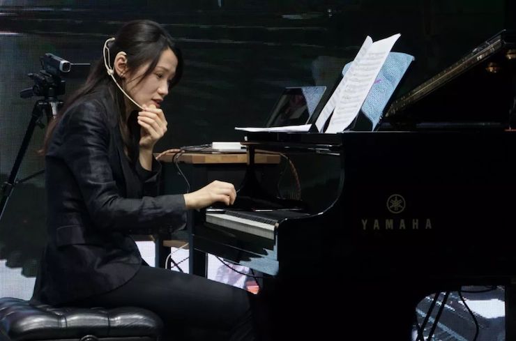 科技推动音乐教育创新，张希教授《古典主义时期钢琴奏鸣曲的演绎》公开课圆满成功