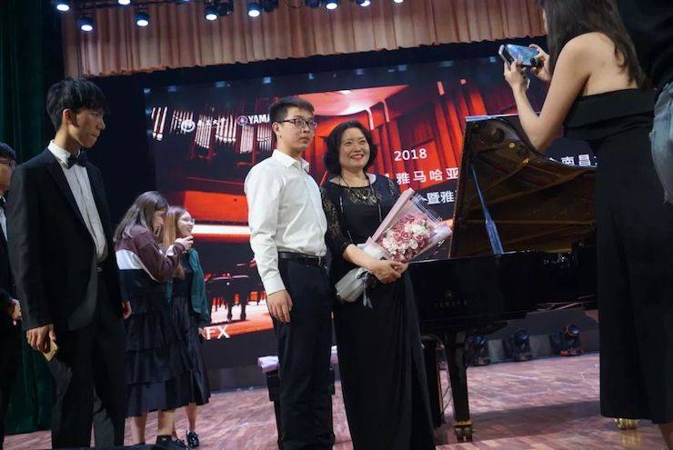 张芳、冯子祥钢琴音乐会