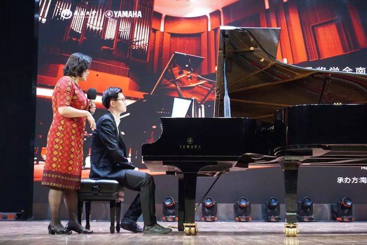 张芳、冯子祥钢琴音乐会