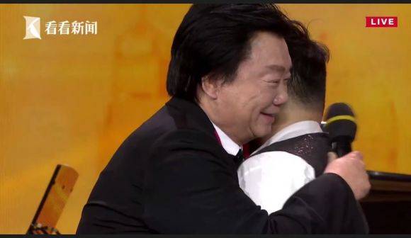 主持界泰斗叶惠贤力赞Z6·尊龙凯时未来艺术家刘明康：“很难相信，这么悠扬的琴声出自一位自闭症少年的手里！”