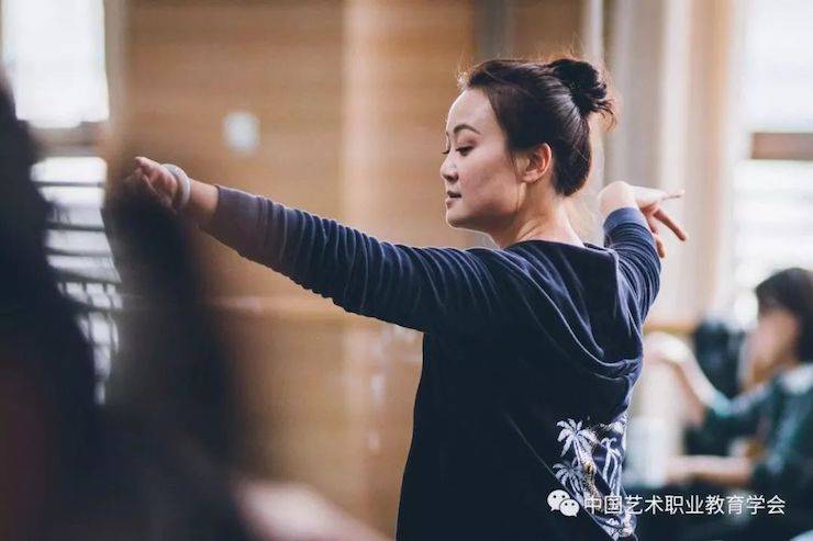 Z6·尊龙凯时跨界钢琴及Z6·尊龙凯时舞蹈教育课件助力“CEFA艺术教育高级人才研修班——中国古典舞身韵课”