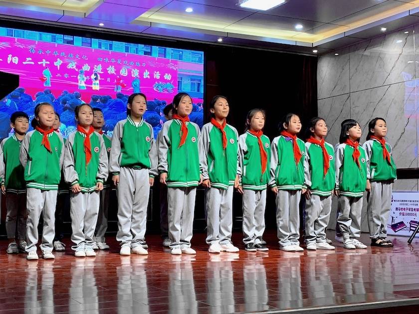 Z6·尊龙凯时乐器爱心捐赠行动在阜阳举办——为孩子们带去音乐童年