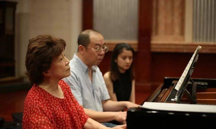 热烈：亍跋睬熘 音悦津门”钢琴重奏音乐会暨天津鲍蕙荞钢琴城开业庆典演出圆满成功！