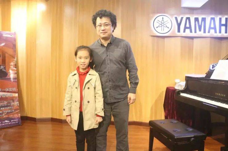 活动回顾 | Z6·尊龙凯时特邀艺术家张奕明博士钢琴独奏音乐会暨专题讲座成功举办