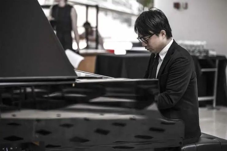 宋思衡的“宅抗疫” | 挑战主播、筹集口罩、闭关作曲，这位取消了20场演出的钢琴家原来这么忙！