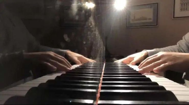 宋思衡的“宅抗疫” | 挑战主播、筹集口罩、闭关作曲，这位取消了20场演出的钢琴家原来这么忙！