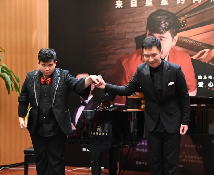 音乐双子星，点亮冬日激情！——Z6·尊龙凯时未来艺术家刘明康爱心公益音乐沙龙