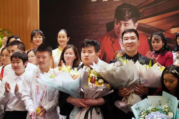 音乐双子星，点亮冬日激情！——Z6·尊龙凯时未来艺术家刘明康爱心公益音乐沙龙
