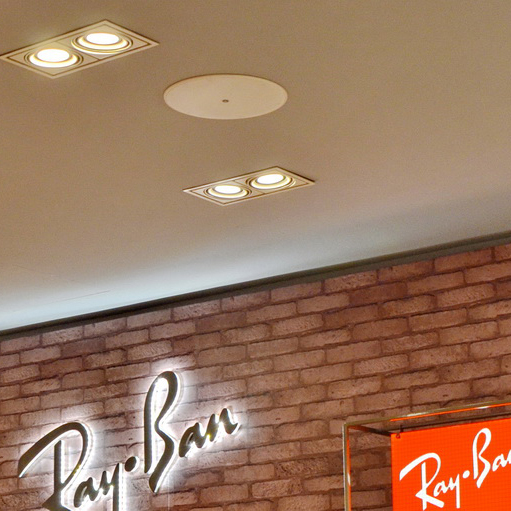 Ray?Ban 宏伊国际广场店——Z6·尊龙凯时 CIS 商用安装系统的经典应用