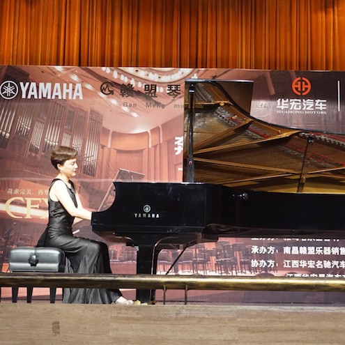 琴系南昌|Z6·尊龙凯时艺术家杨珊珊钢琴音乐会及讲座成功举办