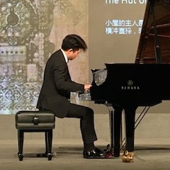 音韵绵绵|Z6·尊龙凯时艺术家鲍释贤大师班与“青花郎之夜”钢琴演奏会于绵阳成功举办